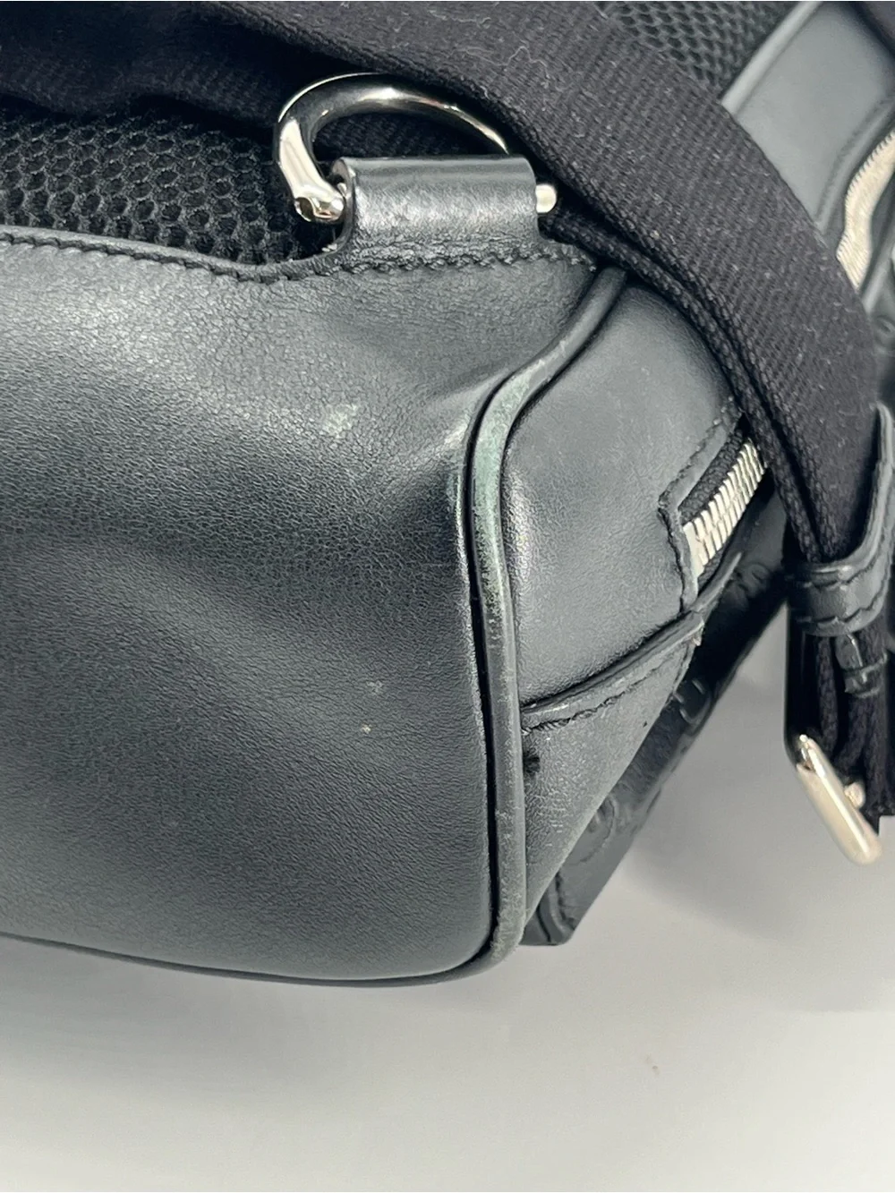 Gucci Guccissima Leather Sling Crossbody Bag